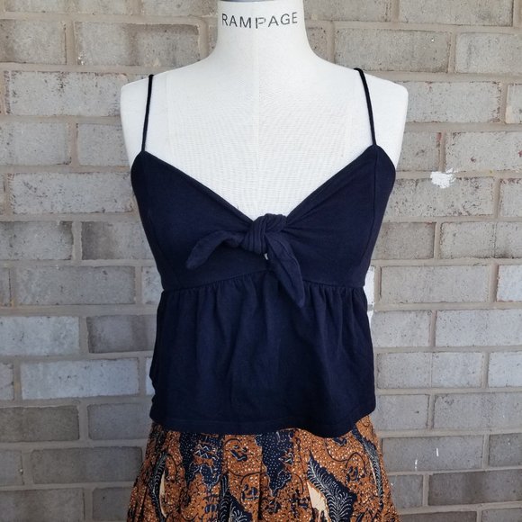 Black Knot cropped top Sz M - Picture 3 of 17